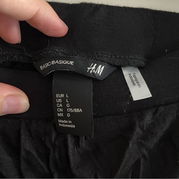 Large H&M maxi skirt with pockets - Picture 3 of 4